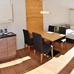 Soelle Homes Nassfeld 아파트